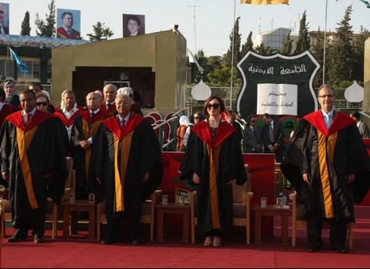  الأردنية تحتفل بتخريج طلبة كليات الآداب والشريعة و علوم التأهيل