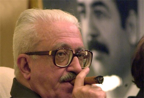 مصدر رسمي: جثمان عزيز لم يصل الاردن