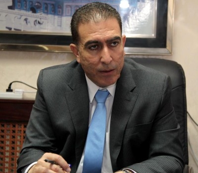 إجتماع طارىء إثر رشق طبيب بمادة حارقة .. 