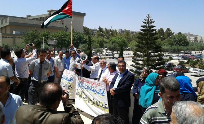 اعتصام باليرموك يطلب التجديد لرئيس الجامعة