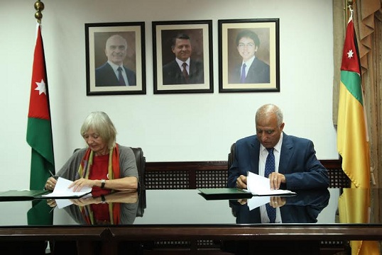 إطلاق مشروع الحقيبة التعليمية في الاردنية