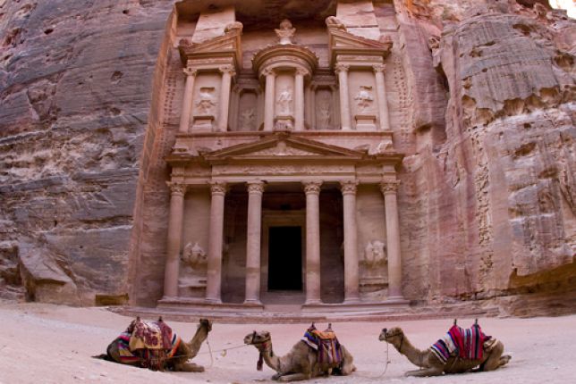لليوم الثالث  ..  البتراء في حالة اضراب شامل