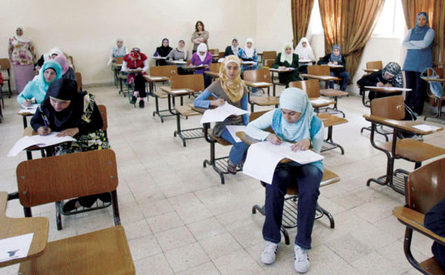 الروسان يتفقد امتحانات التوجيهي بالزرقاء