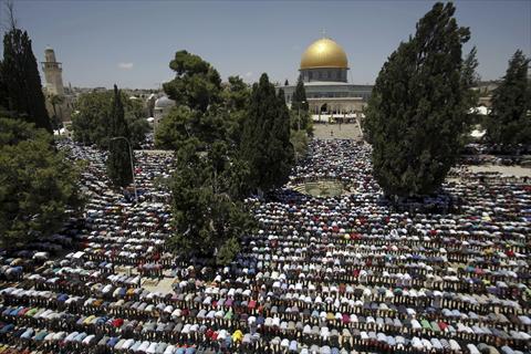 200 ألف أدوا الجمعة الأولى من رمضان بالأقصى
