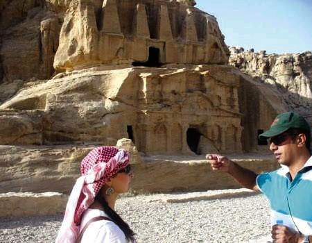 الموافقة على مطالب الادلاء السياحيين