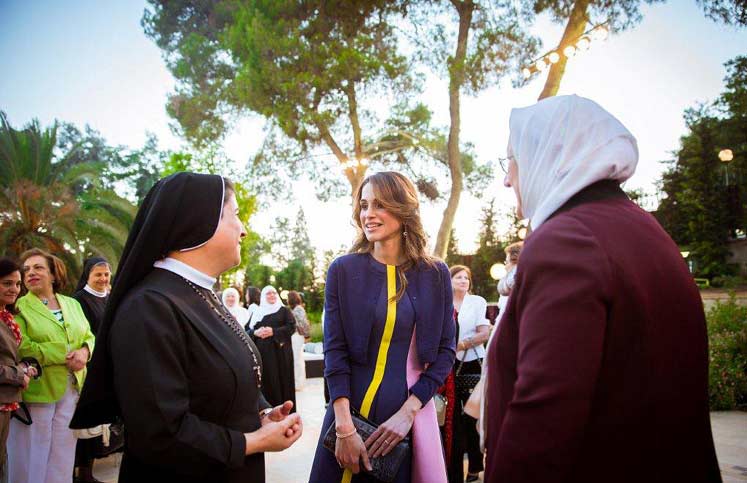 الملكة رانيا تقيم مأدبة إفطار