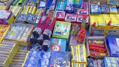 إحباط تهريب 475 كرتونة ألعاب نارية 