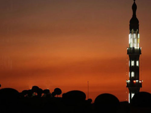 حكم الأكل أو الشرب أثناء أذان الفجر الثاني؟