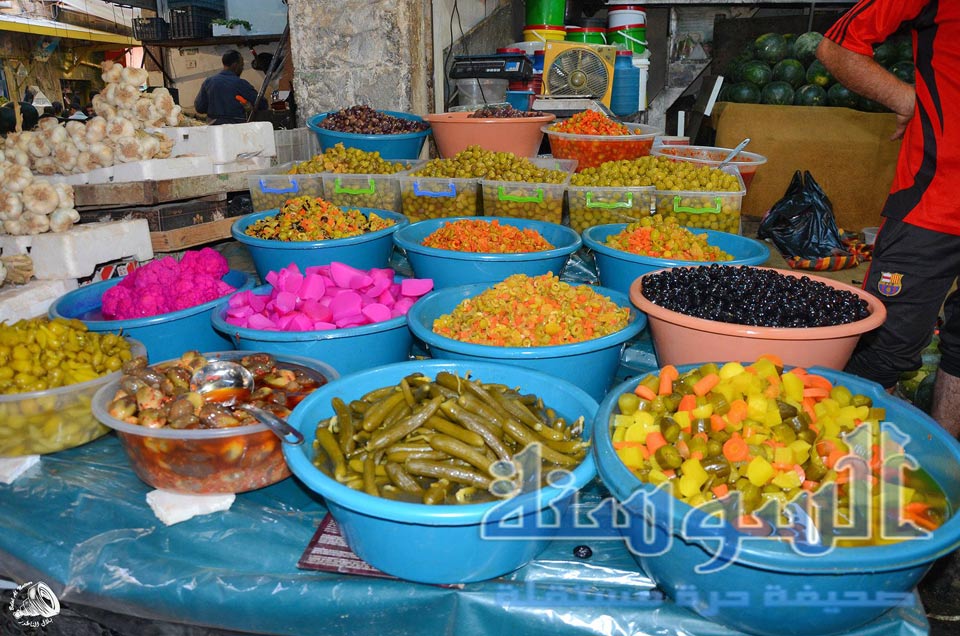 ما ألذ  مخللات سوق السكر وسط عمان  ..  !