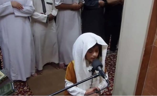 طفل أردني يؤم بصلاة التراويح في عمان  ..  فيديو