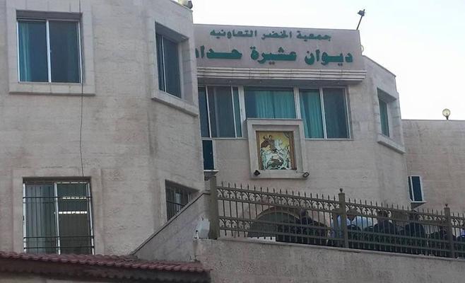 عائلة مسيحية تولم بزفاف ابنها على آذان المغرب بالسلط