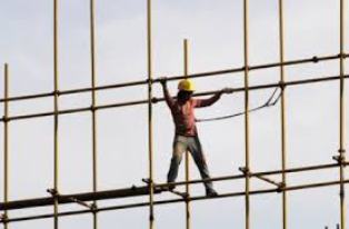 وفاة شخص بسقوطه عن سقالة بناء 