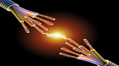 3 إصابات بصعقة كهربائية في عمان 