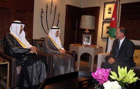 نائب الملك يستقبل الجبير ويعزي بوفاة الفيصل .. 