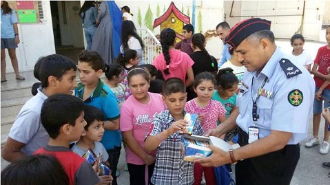 توزيع الحلوى والهدايا على أطفال أيتام في عجلون