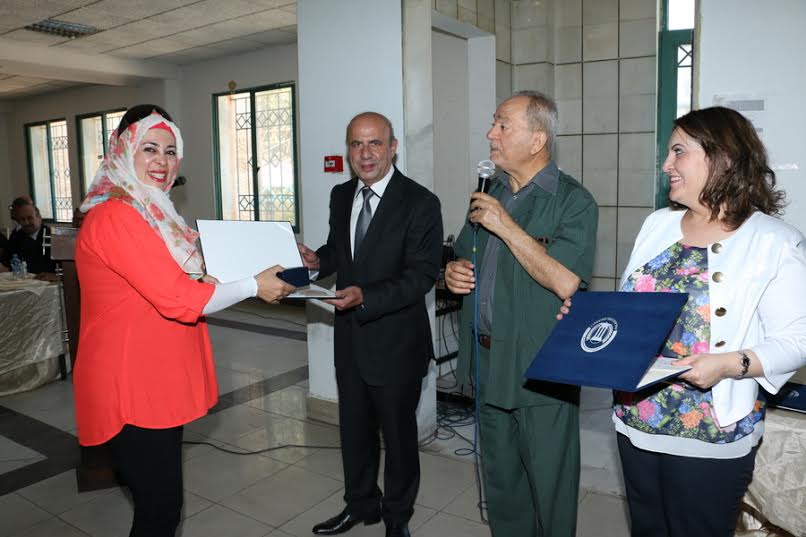  أسرة جامعة فيلادلفيا تتبادل التهاني بالعيد