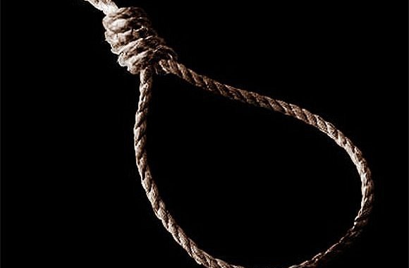 شاب يشنق نفسه .. 