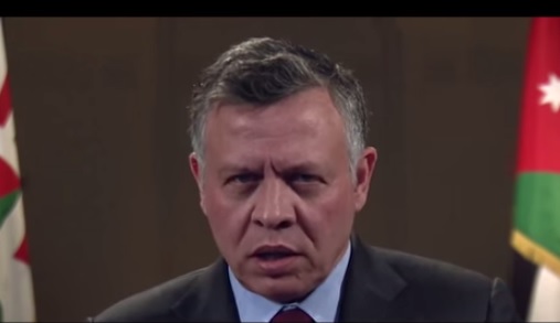 الملك يشاهد فيلم عزوتنا  ..   فيديو