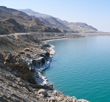 هزة أرضية تضرب البحر الميت 