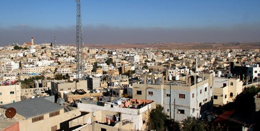 حملة لازالة اليافطات داخل شوارع مدينة مادبا