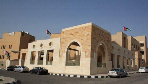 المولات والمحال المخالفة ..  أسماء 