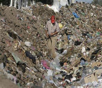 مهندس مصري يحول القمامة إلى طاقة