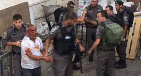 مسن فلسطيني يطعن جنديا في القدس ..  صور