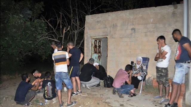 إنقاذ 13 سوريا من عصابة 