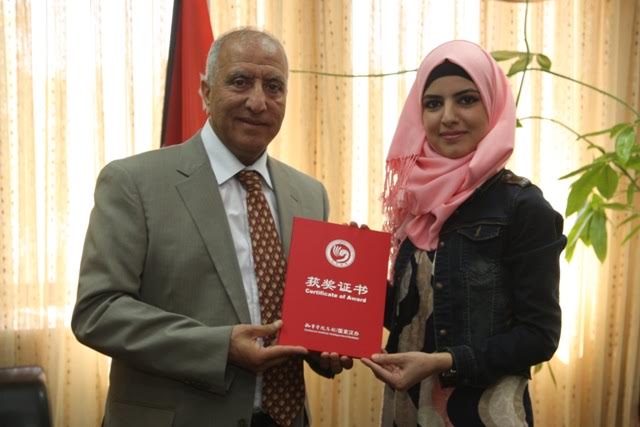 طالبة بالأردنية تفوز بمسابقة عالمية .. 