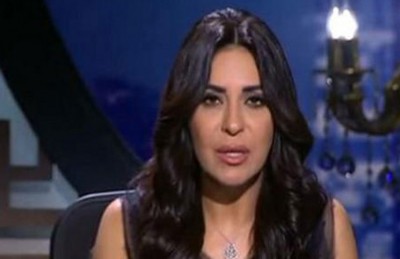 متصل يحرج مذيعة مصرية على الهواء ـ فيديو