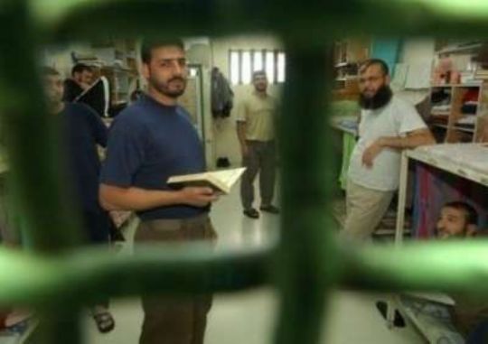 الكنيست يقر السجن 30 عاما لتهم المقاومة الفلسطينية 