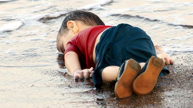  7 صور هزت مشاعر العالم وعلقت في الأذهان ..  تعرفوا عليها