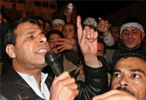 10 جرحى باشتباكات بين مؤيدي عباس ودحلان 