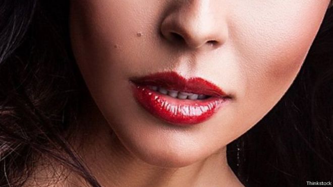 تطبيق إباحي على أندرويد يلتقط صورا خلسة للمستخدمين لابتزازهم .. 