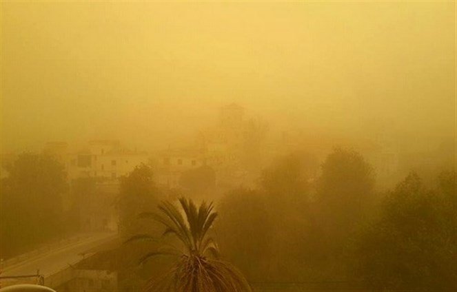 عاصفة لبنان الرملية : وفاة امرأة و130 حالة اختناق 