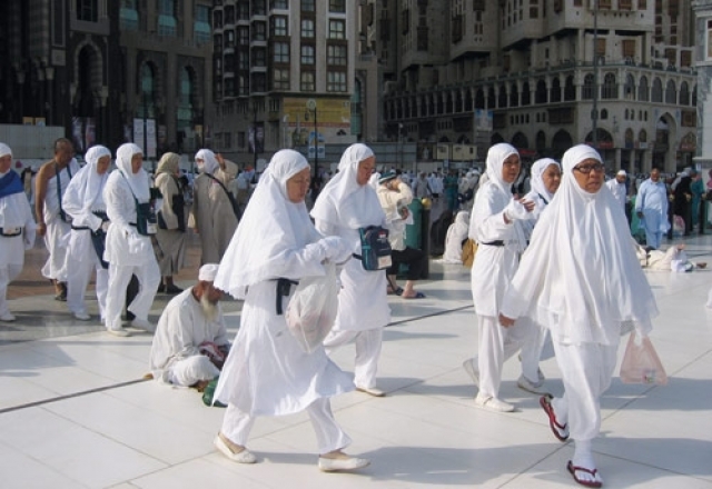 ألف مرشدة بالمسجد الحرام لتوجيه الزائرات خلال الحج .. 