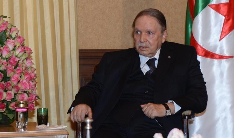الرئيس الجزائري يعزل ضباطا كبارا