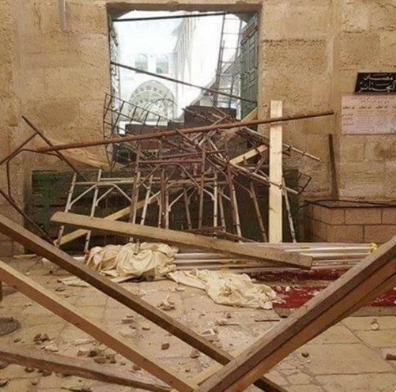 الاحتلال يحطم بوابات الجامع القبلي بالاقصى ..  صور