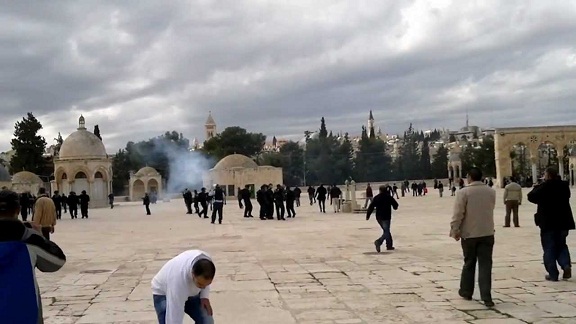 متطرفون من الليكود يقتحمون الأقصى