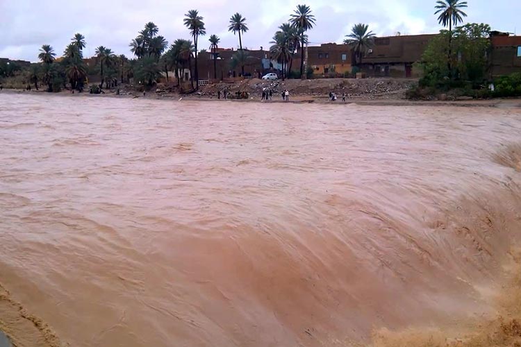 مصرع 12 شخصا من جراء الامطار الغزيرة في الجزائر 