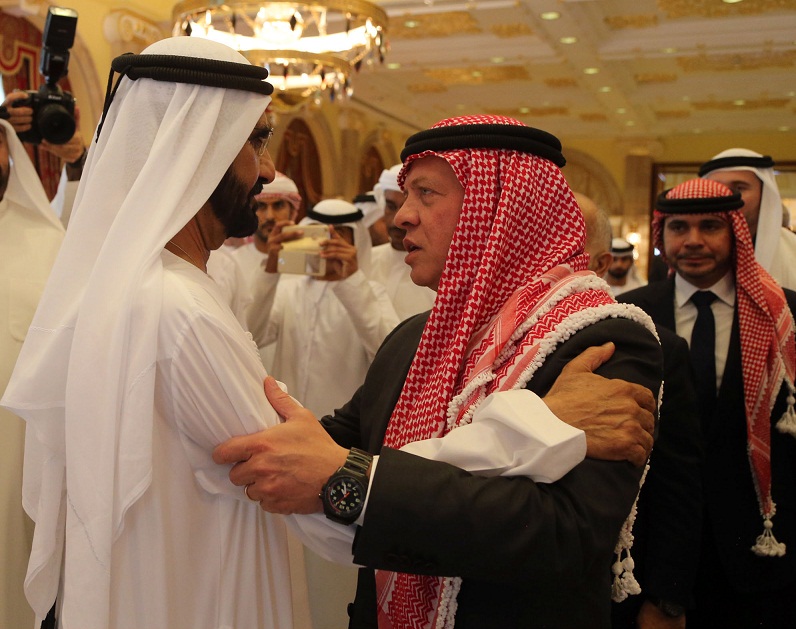 الملك يعزي بوفاة الشيخ راشد آل مكتوم .. صور