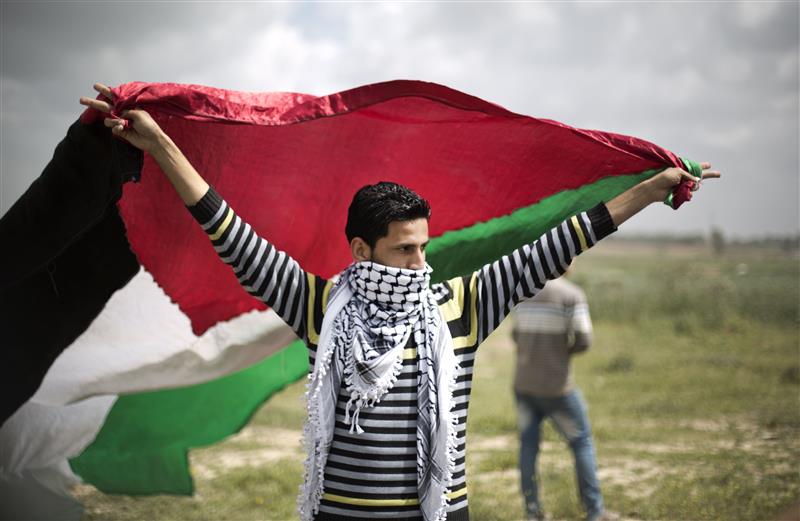 شاهد: مطاردة شاب فلسطيني بمروحية