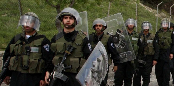 الاحتلال يطلق النار بكثافة على فتاة فلسطينية  ..  صورة