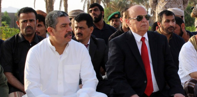 هادي يؤدي صلاة العيد وسط أجواء احتفالية في عدن ..  صور