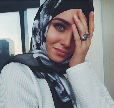 بالصور ..  محجبة صاحبة أجمل عينين على إنستغرام