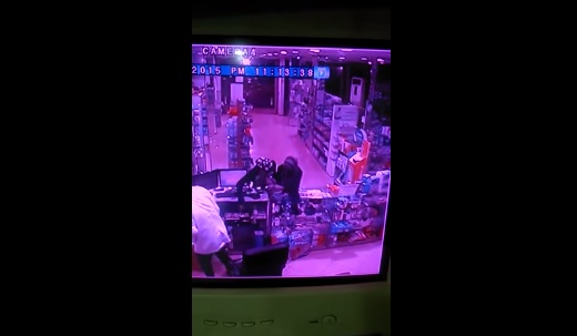 بالفيديو: سطو مسلح على صيدلية في السعودية