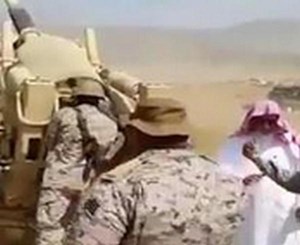 بالفيديو ..  إمام الحرم المكي يقصف مواقع الحوثيين