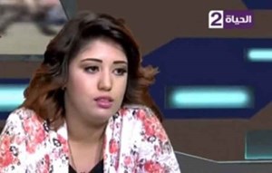 بالفيديو ..  راقصة مصرية تتوب على الهواء: أنا خايفة من ربنا