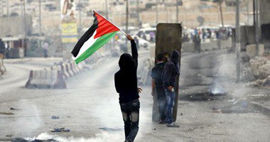 إسرائيلي يطعن 4 مواطنين عرب