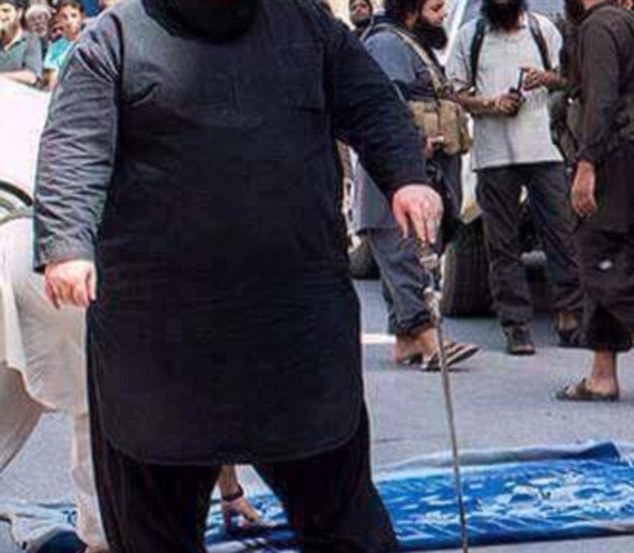 بالصور  ..  بلدوزر داعش